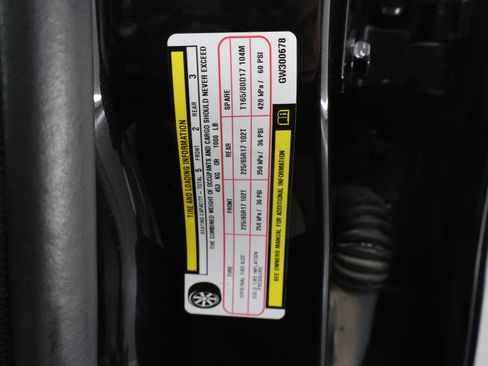 Used 2016 Jeep Cherokee Latitude w/ Cold Weather Group AWD/4WD image 53