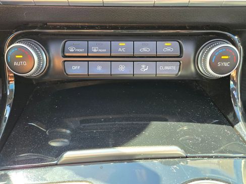 Used 2019 Kia Stinger Premium image 35