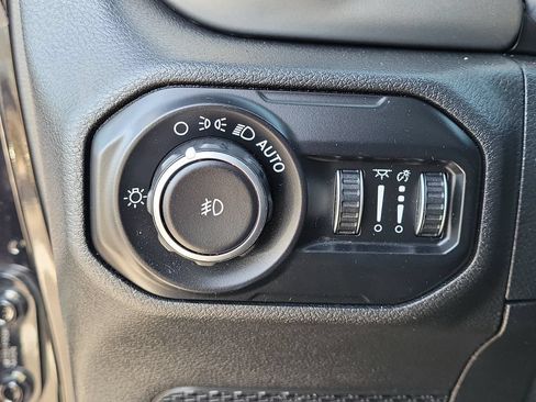 Used 2021 Jeep Wrangler Unlimited Sahara AWD/4WD image 24
