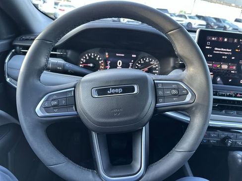 Used 2023 Jeep Compass Limited image 13