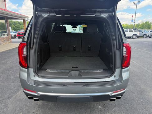 Used 2025 GMC Yukon XL Denali AWD/4WD image 6