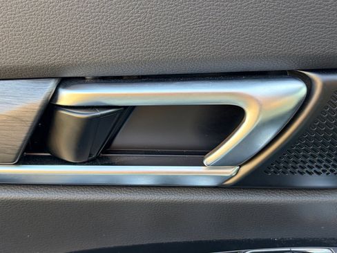 Used 2025 Kia Telluride AWD image 9