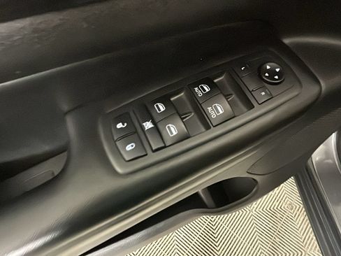 Used 2019 Jeep Grand Cherokee Laredo AWD/4WD image 11