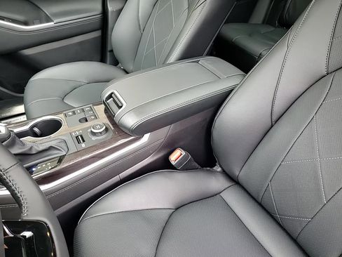 New 2025 Toyota Highlander Platinum image 19
