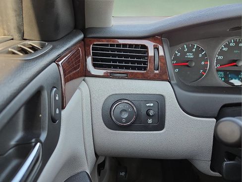 Used 2011 Chevrolet Impala LT w/ Luxury Edition Package image 22