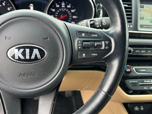 Used 2017 Kia Sedona SX image 25