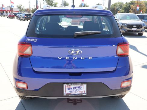Used 2024 Hyundai Venue SEL image 7