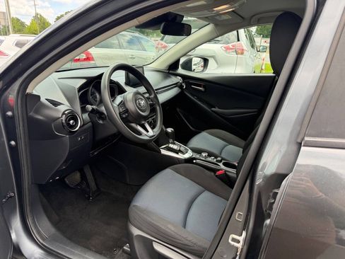 Used 2020 Toyota Yaris LE FWD image 7
