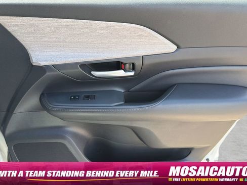 Used 2024 Toyota Grand Highlander AWD image 9