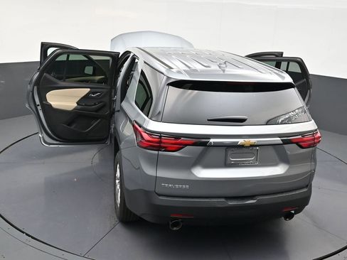 Used 2023 Chevrolet Traverse LS FWD image 32