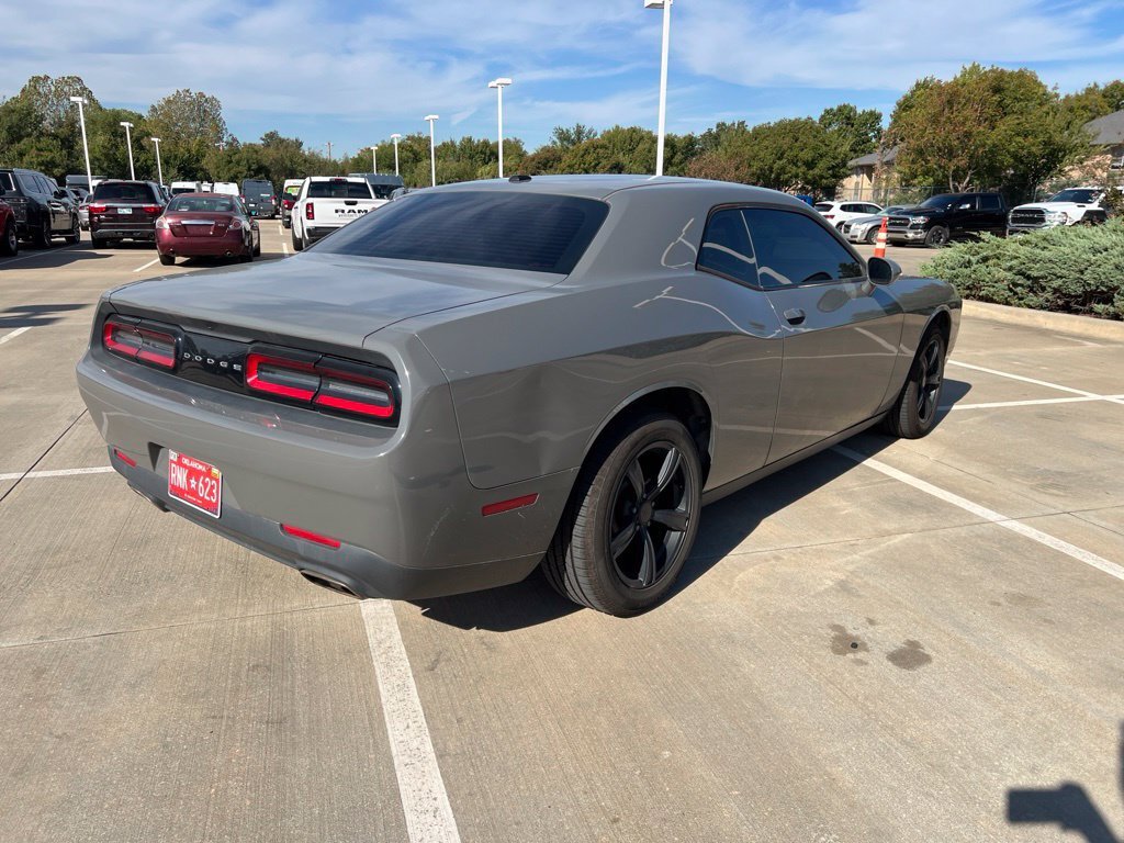 Used 2017 Dodge Challenger SXT RWD image 3