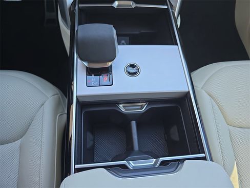 New 2025 Land Rover Range Rover Long Wheelbase SE image 26