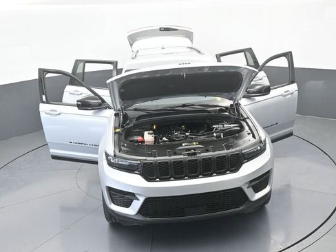 Used 2023 Jeep Grand Cherokee Altitude AWD/4WD image 74
