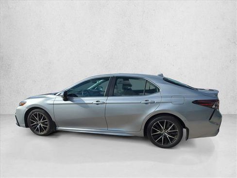 Used 2023 Toyota Camry SE FWD image 3