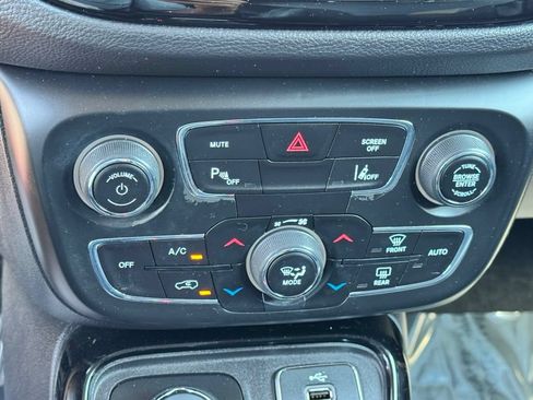 Used 2018 Jeep Compass Latitude w/ Popular Equipment Group AWD/4WD image 19