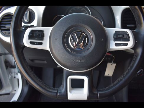 Used 2017 Volkswagen Beetle 1.8T S FWD image 20