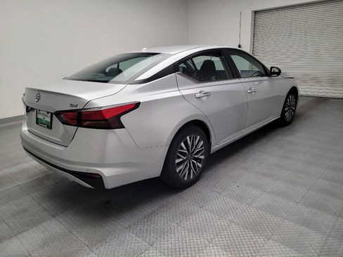 Used 2024 Nissan Altima 2.5 SV image 9