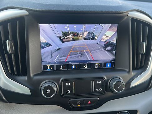 Used 2024 GMC Terrain SLT w/ Tech Package image 17