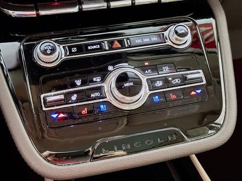 Used 2022 Lincoln Corsair AWD w/ Premium Package image 19