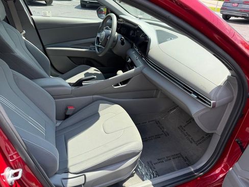 Used 2024 Hyundai Elantra SEL FWD image 24