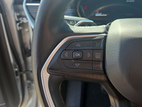 Used 2025 Jeep Grand Cherokee Altitude image 26