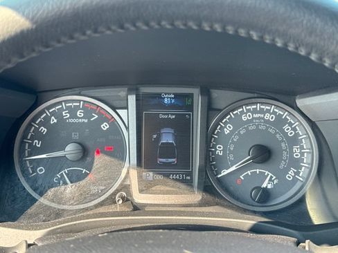 Used 2023 Toyota Tacoma TRD Off-Road w/ Advanced Technology Package AWD/4WD image 17