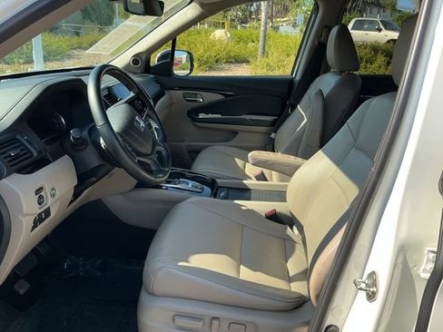 Certified 2019 Honda Pilot Touring image 9