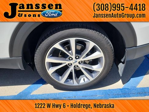 Used 2025 Ford Explorer Platinum w/ Ultimate Package AWD/4WD image 18