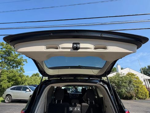 Used 2020 Chrysler Voyager L FWD image 34