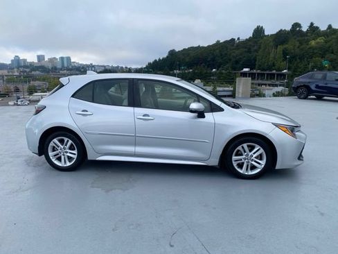 Used 2019 Toyota Corolla SE w/ Carpet Mat Package FWD image 2
