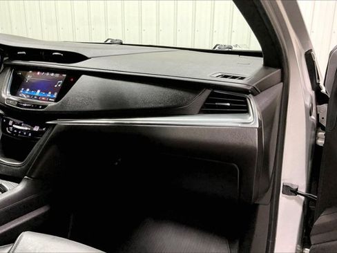 Used 2019 Cadillac XT5 Luxury w/ Sport Package AWD/4WD image 16