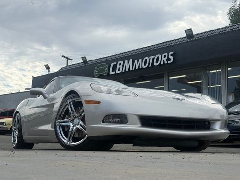 Used 2007 Chevrolet Corvette Coupe w/ Preferred Equipment Group RWD image 2
