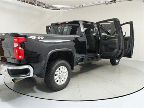 Used 2024 Chevrolet Silverado 2500 LT w/ Convenience Package image 10
