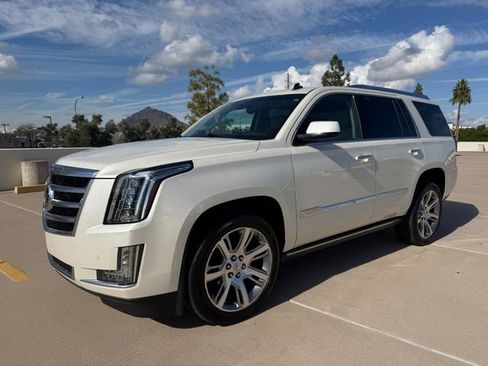 Used 2015 Cadillac Escalade Premium image 3