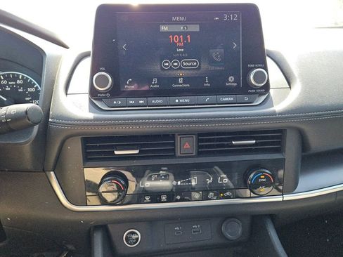 Used 2023 Nissan Rogue SV FWD image 17