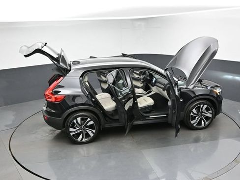 Used 2023 Volvo XC40 B4 Ultimate w/ Protection Package Premier FWD image 50