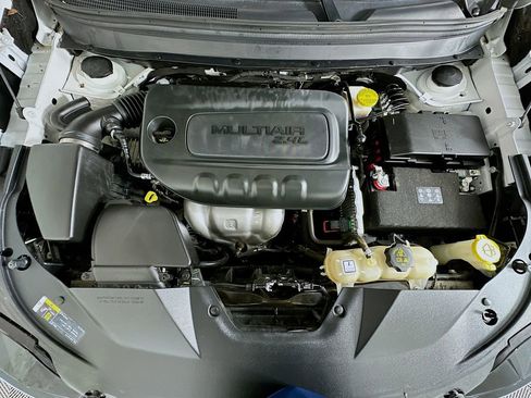 Used 2020 Jeep Cherokee Latitude Plus image 30