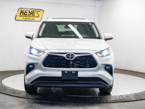 Used 2023 Toyota Highlander XLE FWD image 6