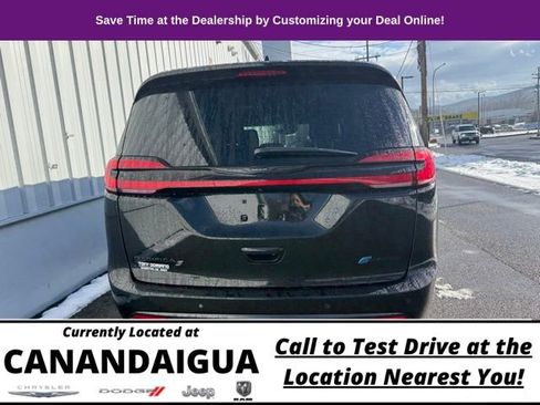 Used 2023 Chrysler Pacifica Touring-L w/ S Appearance Package image 9