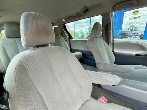 Used 2014 Toyota Sienna L FWD image 27