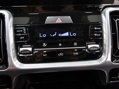 Certified 2023 Kia Sorento SX AWD/4WD image 28