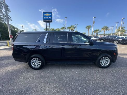 Used 2024 Chevrolet Suburban LT AWD/4WD image 17