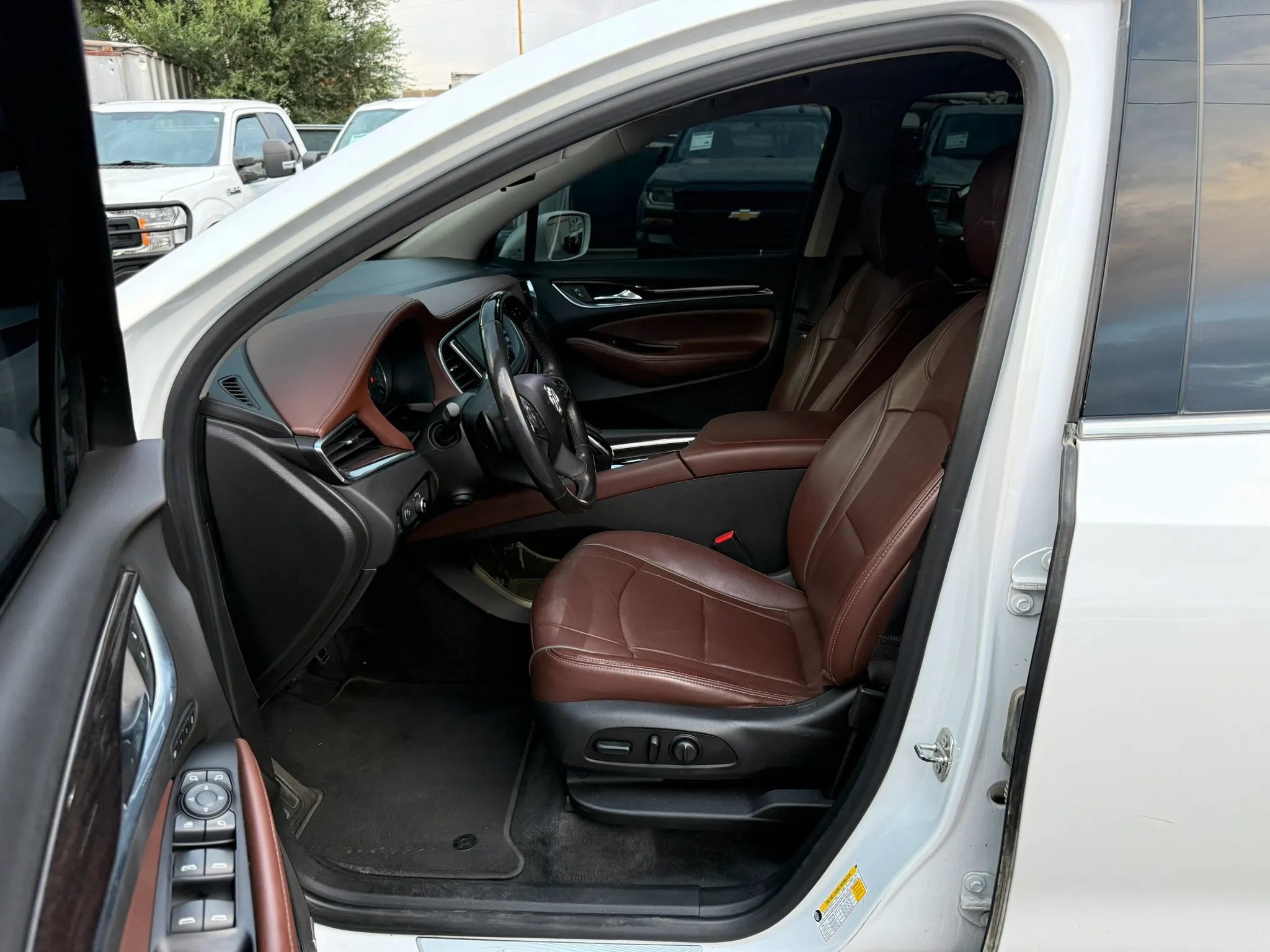 Used 2019 Buick Enclave Avenir w/ Avenir Technology Package AWD/4WD image 27