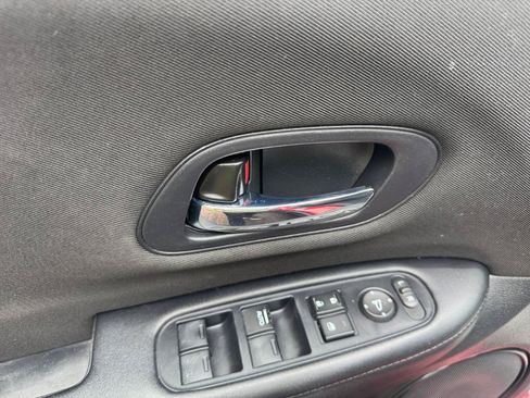 Used 2018 Honda HR-V LX image 17