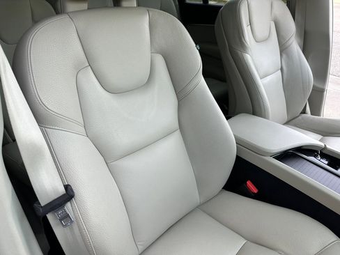 Used 2020 Volvo XC90 T5 Momentum w/ Protection Package image 30