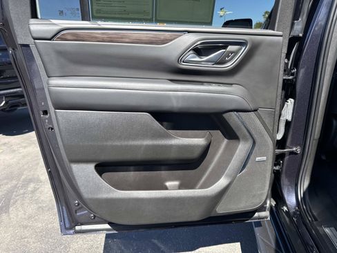 Used 2022 Chevrolet Suburban LT w/ LT Signature Package RWD image 25
