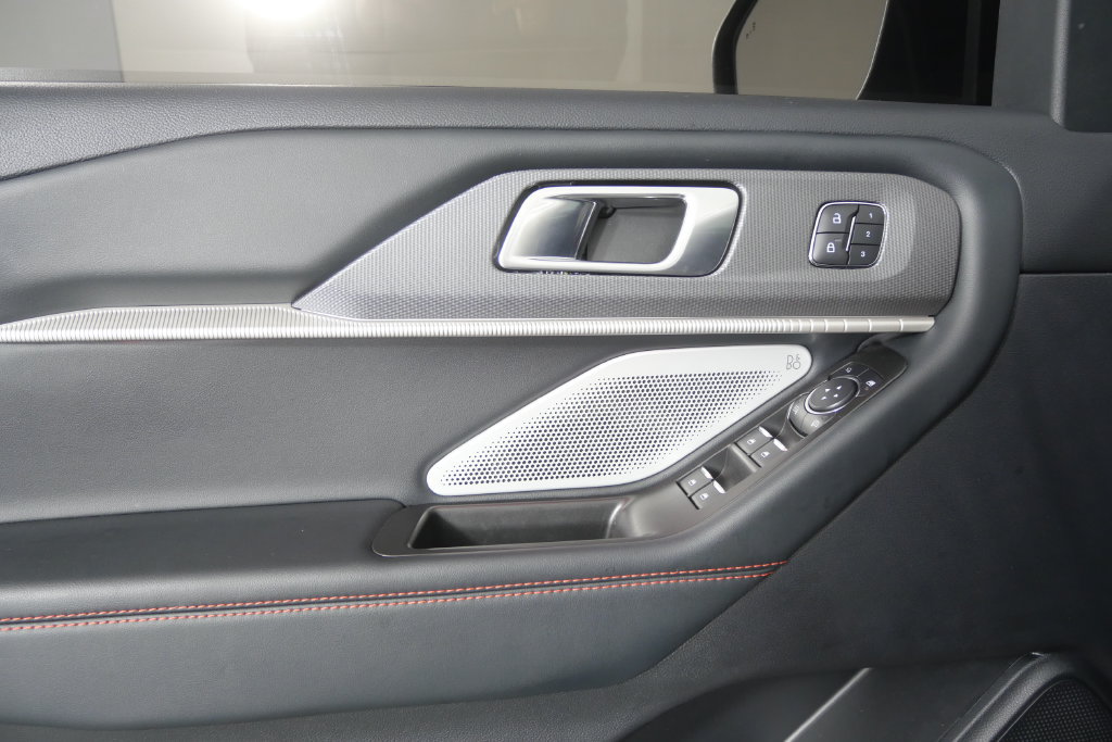 Used 2025 Ford Explorer ST w/ Sun And Sound Package AWD/4WD image 9