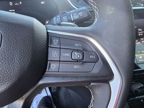 Used 2024 Jeep Grand Cherokee Laredo image 26