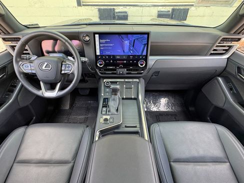 Used 2024 Lexus GX 550 w/ Cold Area Package AWD/4WD image 13