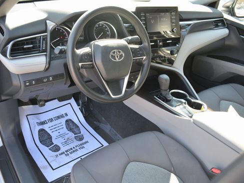 Used 2023 Toyota Camry LE w/ Convenience Package image 10